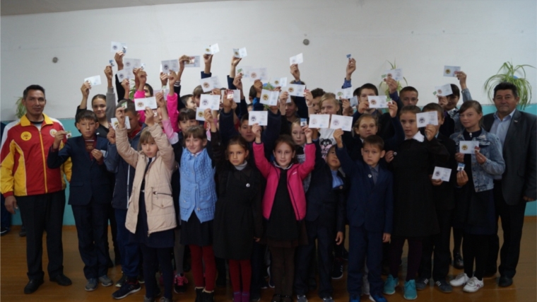Вручение знаков отличия ВФСК "ГТО" в Большетаябинской средней школе
