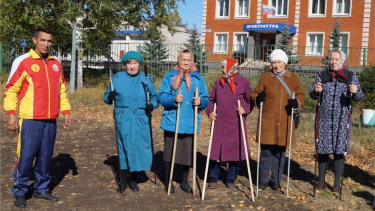 Для людей пожилого возраста «скандинавская ходьба» к лицу