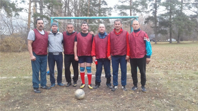 Две команды Яльчикского района заняли призовые места на турнире по мини-футболу в Республике Татарстан
