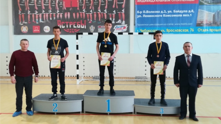Команда Яльчикского района – третий призер первенства Чувашии по армрестлингу среди юниоров