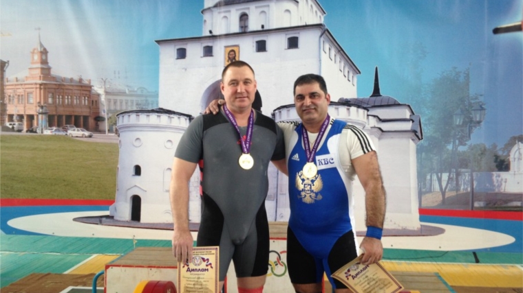 Илья Ишмуратов - чемпион России по тяжелой атлетике среди ветеранов