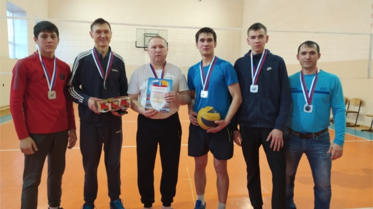 Команда "Улап-Яльчики" заняла второе место на волейбольном турнире в селе Тойси Батыревского района