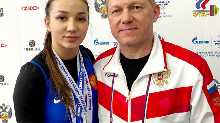 Полина Андреева-обладательница трех золотых медалей первенства России по тяжелой атлетике