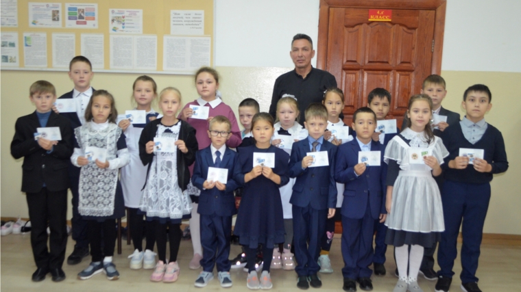 Учащиеся начальных классов Яльчикской СОШ получили знаки отличия и удостоверения ВФСК "ГТО"