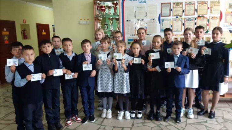 Учащимся Байдеряковской ООШ были вручены серебряные и бронзовые знаки отличия и удостоверения ВФСК "ГТО"