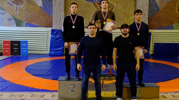 Роман Иванов-второй призер открытого чемпионата Чебоксар по вольной борьбе