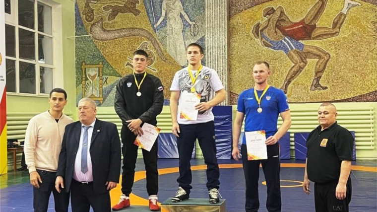 Евгений Абрамов завоевал серебро на чемпионате Чувашии по вольной борьбе