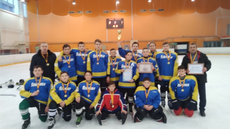 Команда Яльчикского района - победительница соревнований юных хоккеистов «Золотая шайба» среди команд юношей в старшей возрастной группе