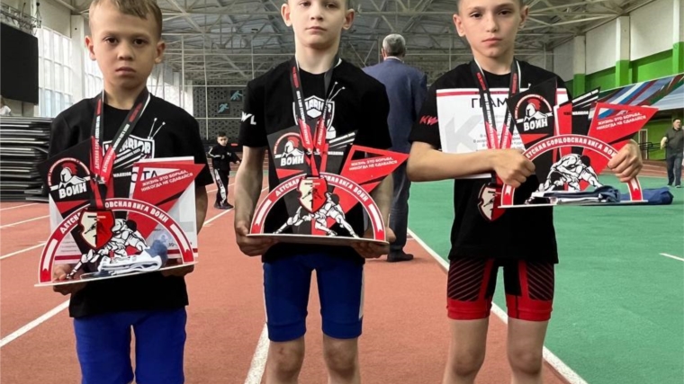 Юные яльчикские борцы успешно выступили на борцовском турнире в Нижнекамске