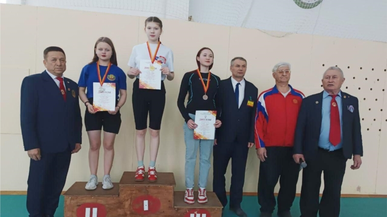 Команда гиревиков Яльчикского МО среди юношей и девушек стала победительницей первенства Чувашии
