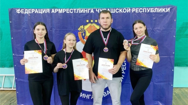 Яльчикские спортсмены завоевали 5 призовых мест на Кубке Чувашии по армспорту